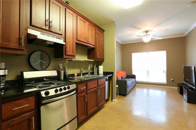 910 W 25th St in Austin, TX - Building Photo - Building Photo