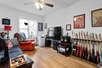 652 W Oakdale Ave in Chicago, IL - Building Photo - Building Photo