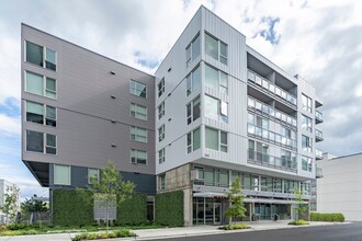 Metro 112 Apartments in Bellevue, WA - Building Photo - Building Photo