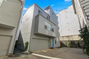 4704 Crawford St in Houston, TX - Building Photo