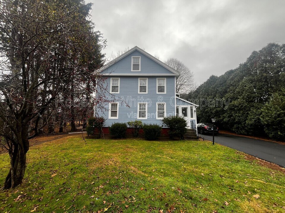 98 N Grand St in Suffield, CT - Building Photo