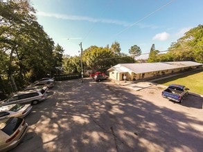 2406 11th St W in Bradenton, FL - Foto de edificio - Building Photo