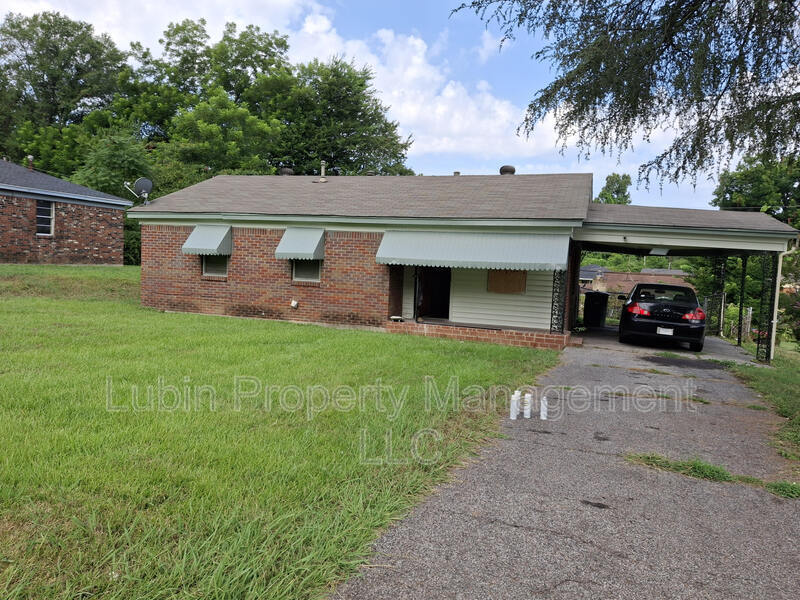 3599 Macy Rd in Memphis, TN - Building Photo