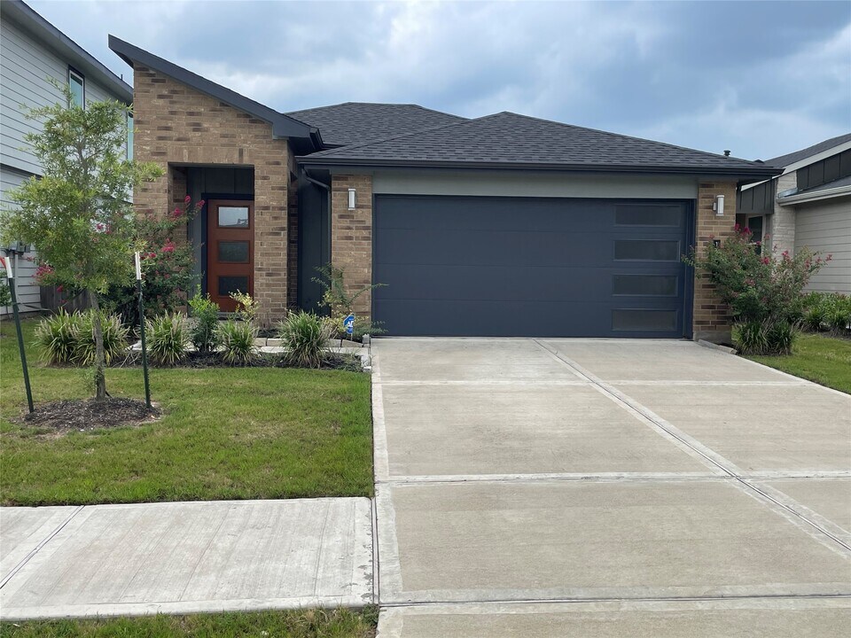 12811 Harlesden Ln in Houston, TX - Building Photo