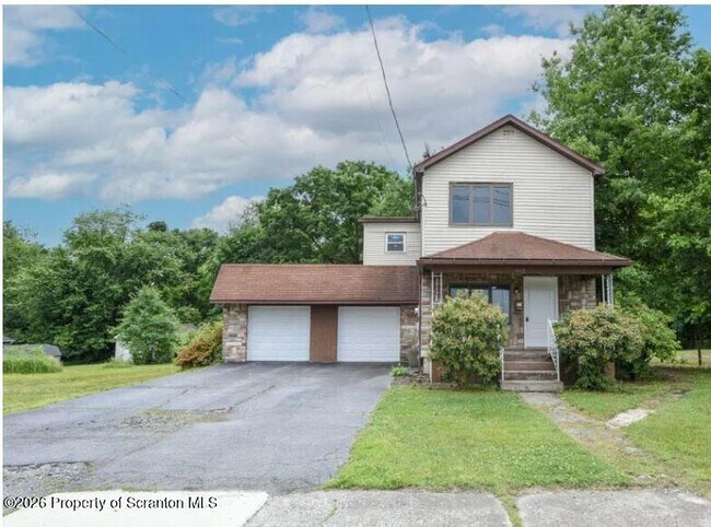 962 Wood St in Old Forge, PA - Building Photo - Building Photo