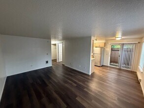 1019 Boedies Dr in Silverton, OR - Building Photo - Building Photo