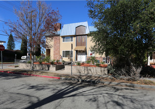 549 W Alexander St in Glendale, CA - Building Photo - Building Photo