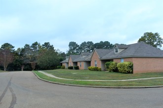 Fountain Square Apartments in Hernando, MS - Building Photo - Building Photo