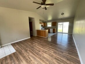 33 Sequoia Ridge Dr in Winfield, MO - Building Photo - Building Photo