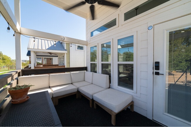 8220 Canoga Ave in Austin, TX - Building Photo - Building Photo