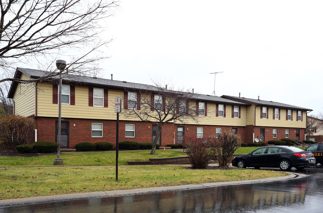 Maplewood Gardens in Stow, OH - Foto de edificio