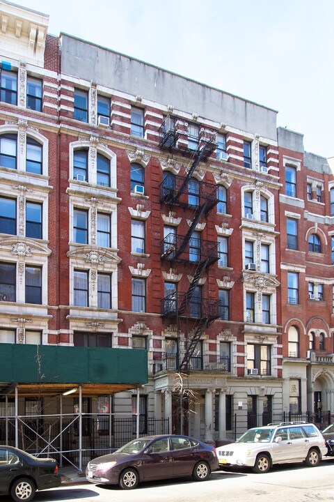 120 W 112th St in New York, NY - Building Photo