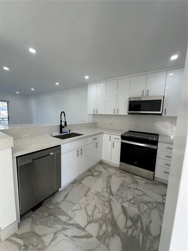 4100 N 58th Ave in Hollywood, FL - Building Photo - Building Photo