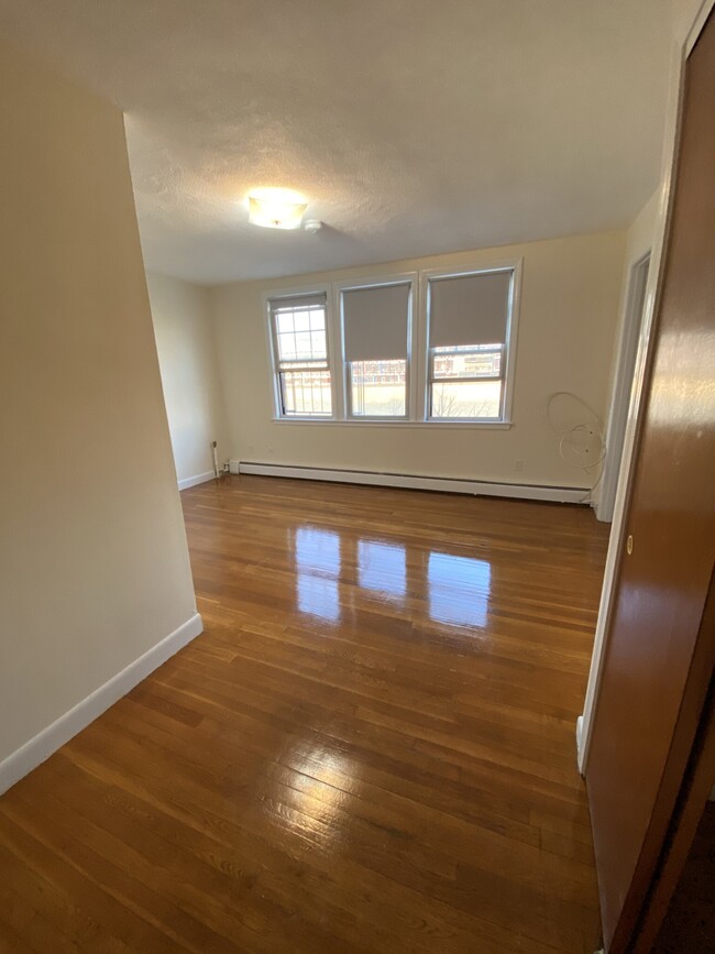 164 N Beacon St, Unit 24 in Boston, MA - Building Photo - Building Photo