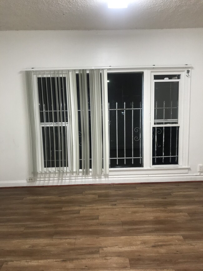 4156 Rosewood Ave in Los Angeles, CA - Building Photo - Building Photo