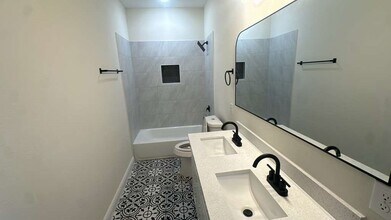 3810 Hiford Dr in Houston, TX - Building Photo - Building Photo