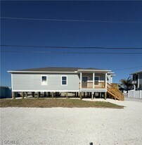 2381 Oleander St in Saint James City, FL - Building Photo