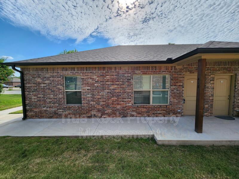 418 E 13th St in Ada, OK - Building Photo