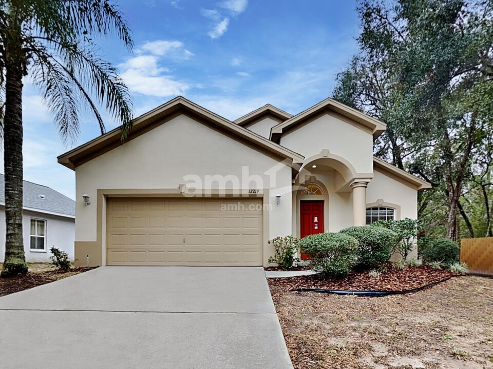 12219 Hunters Lake Dr in New Port Richey, FL - Building Photo