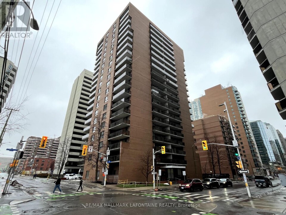 475-475 Laurier Ave W in Ottawa, ON - Building Photo