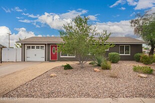 501 E El Camino Dr in Phoenix, AZ - Building Photo