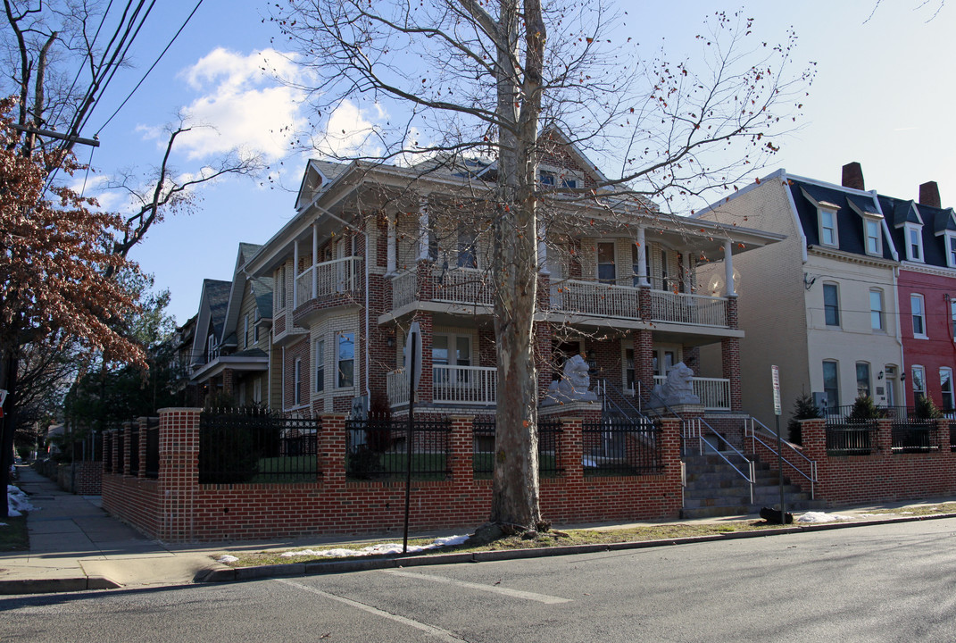 4227 8th St NW in Washington, DC - Building Photo