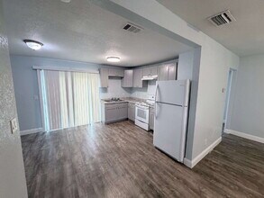 815 N Davis Ave in Lakeland, FL - Foto de edificio - Building Photo