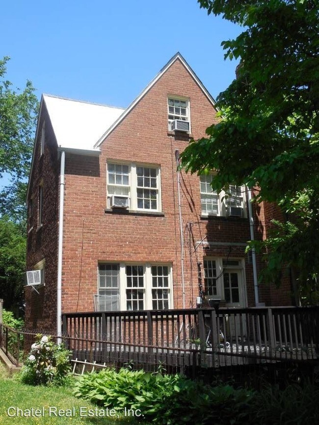 4422 Greenwich Pkwy NW in Washington, DC - Foto de edificio - Building Photo