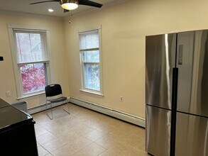 233 Pleasant St, Unit Apt 2 in Winthrop, MA - Building Photo - Building Photo