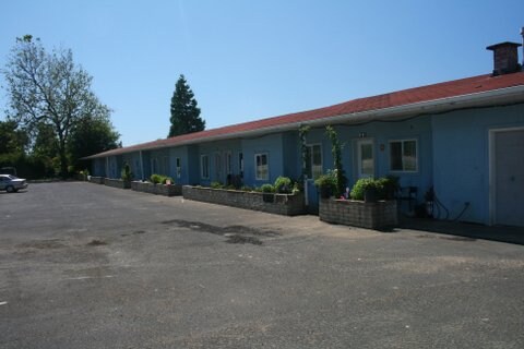 19107 Highway 99 E in Hubbard, OR - Building Photo