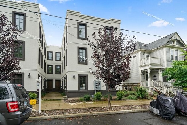 1116 SE Lincoln St in Portland, OR - Building Photo - Building Photo