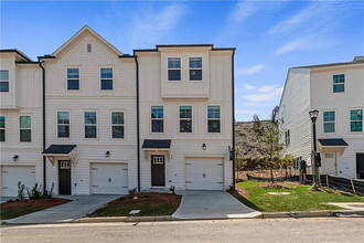 Room in Townhome on Bateman Drive SE in Atlanta, GA - Building Photo - Building Photo