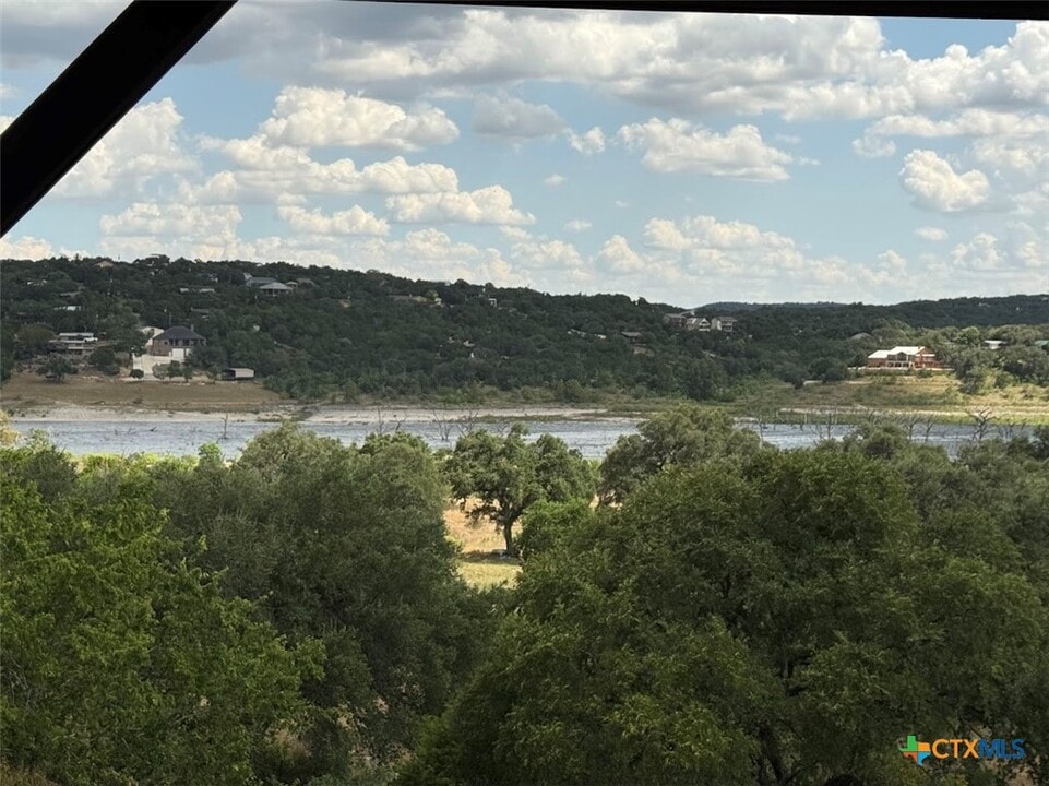 1832 Canyon Lake Dr in Canyon Lake, TX - Building Photo