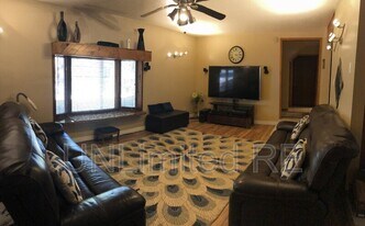 2589 N Oakmont Dr in Flagstaff, AZ - Building Photo