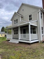 4 Charles Ln in Amherst, MA - Building Photo