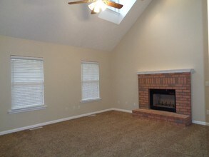 114 Louise Dr in White House, TN - Foto de edificio - Building Photo