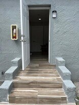 922 NW 2nd St, Unit 2 in Miami, FL - Building Photo