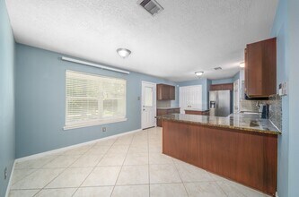 327 Chateau Woods Pkwy Dr in Conroe, TX - Building Photo - Building Photo