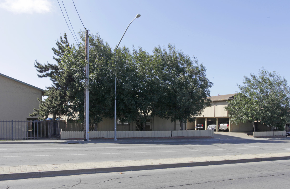 608 N Sanborn Rd in Salinas, CA - Foto de edificio