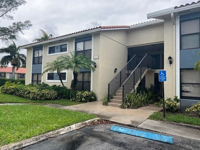 1453 Lake Crystal Dr in West Palm Beach, FL - Building Photo - Building Photo