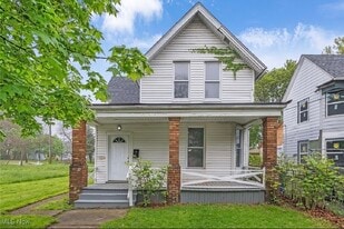 2056 W 95th St in Cleveland, OH - Building Photo