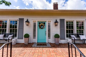 2401 Abbott Martin Rd in Nashville, TN - Building Photo - Building Photo