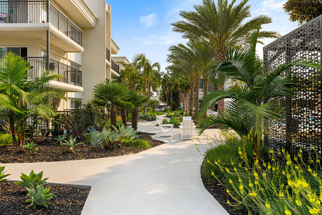 Bayside at Coronado in Coronado, CA - Foto de edificio - Building Photo