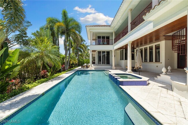 590 17th Ave S in Naples, FL - Building Photo - Building Photo