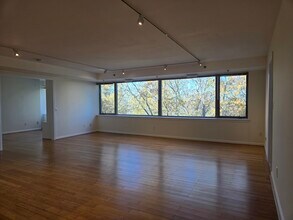 5450 Whitley Park Ter, Unit 912 in Bethesda, MD - Foto de edificio - Building Photo