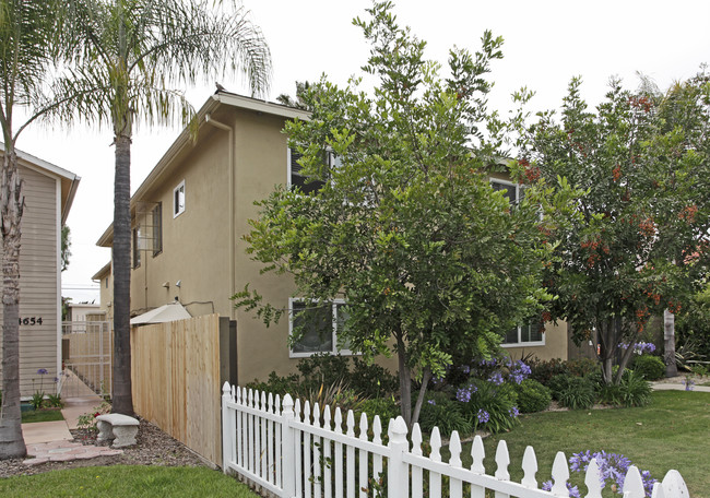 4658-4664 Hamilton St in San Diego, CA - Building Photo - Building Photo