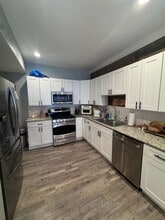 160 Symphony Way in Elgin, IL - Foto de edificio - Building Photo