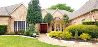 360 Highland Oaks Cir