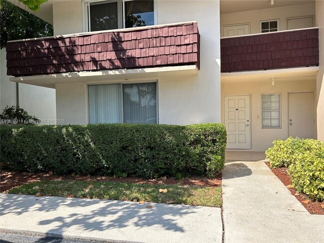 2701 S Palm Aire Dr in Pompano Beach, FL - Building Photo - Building Photo