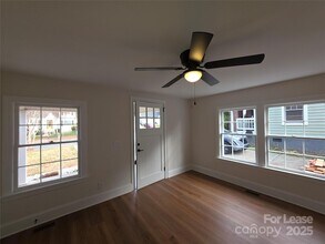 1953 Woodcrest Ave in Charlotte, NC - Foto de edificio - Building Photo